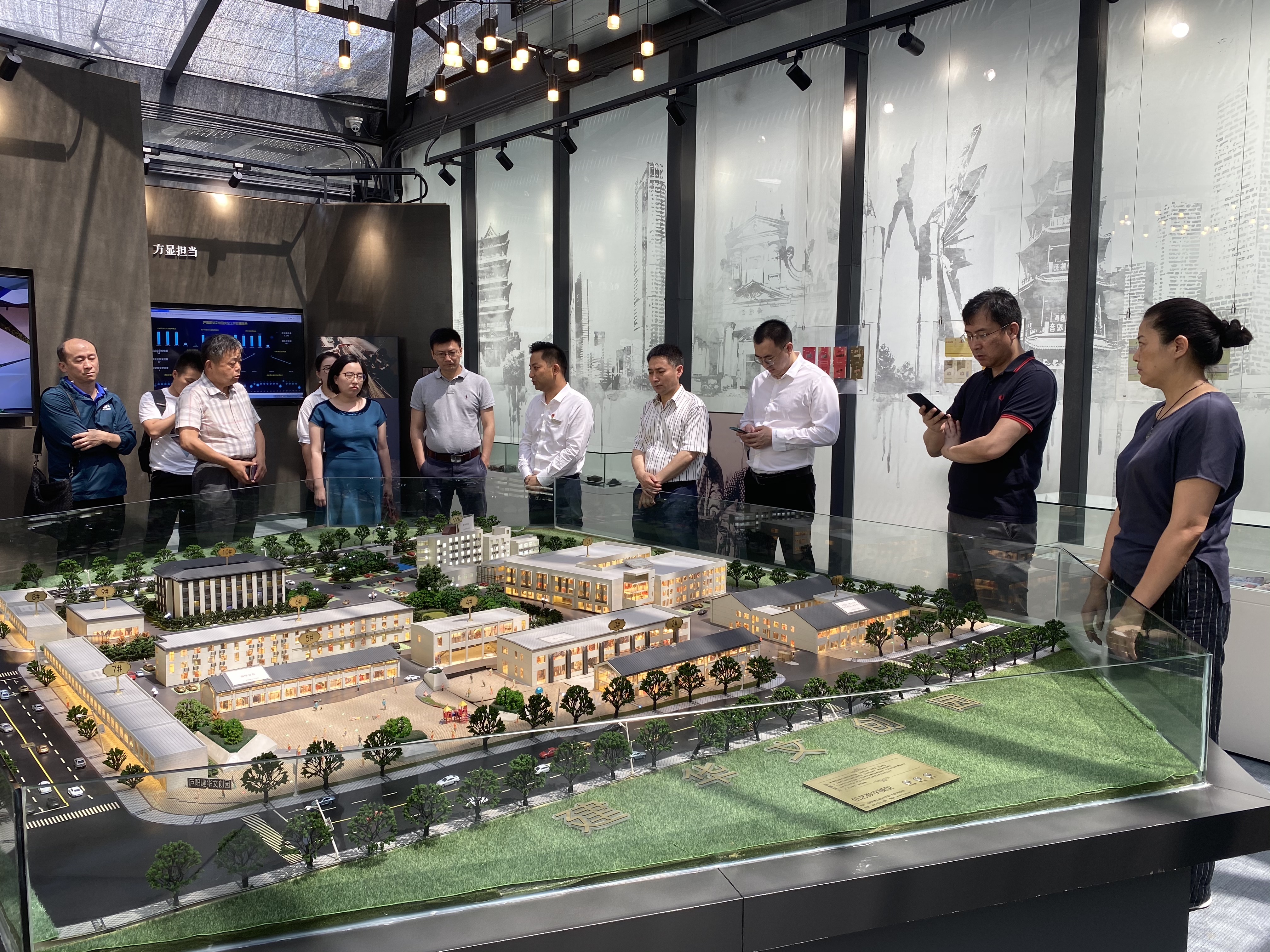 合肥市投促局副局长胡亚斌 率来肥企业家光临庐阳3499拉斯维加斯文创园互换