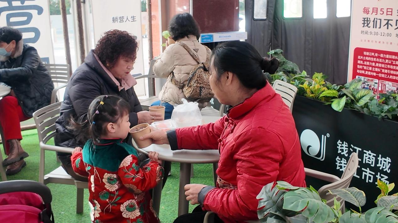 钱江商城腊八送暖，情满杭城