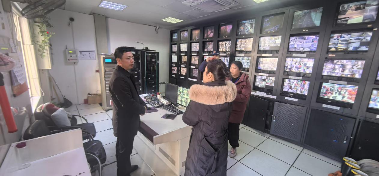 大关街路一行赴钱江商城发展年前安全查抄