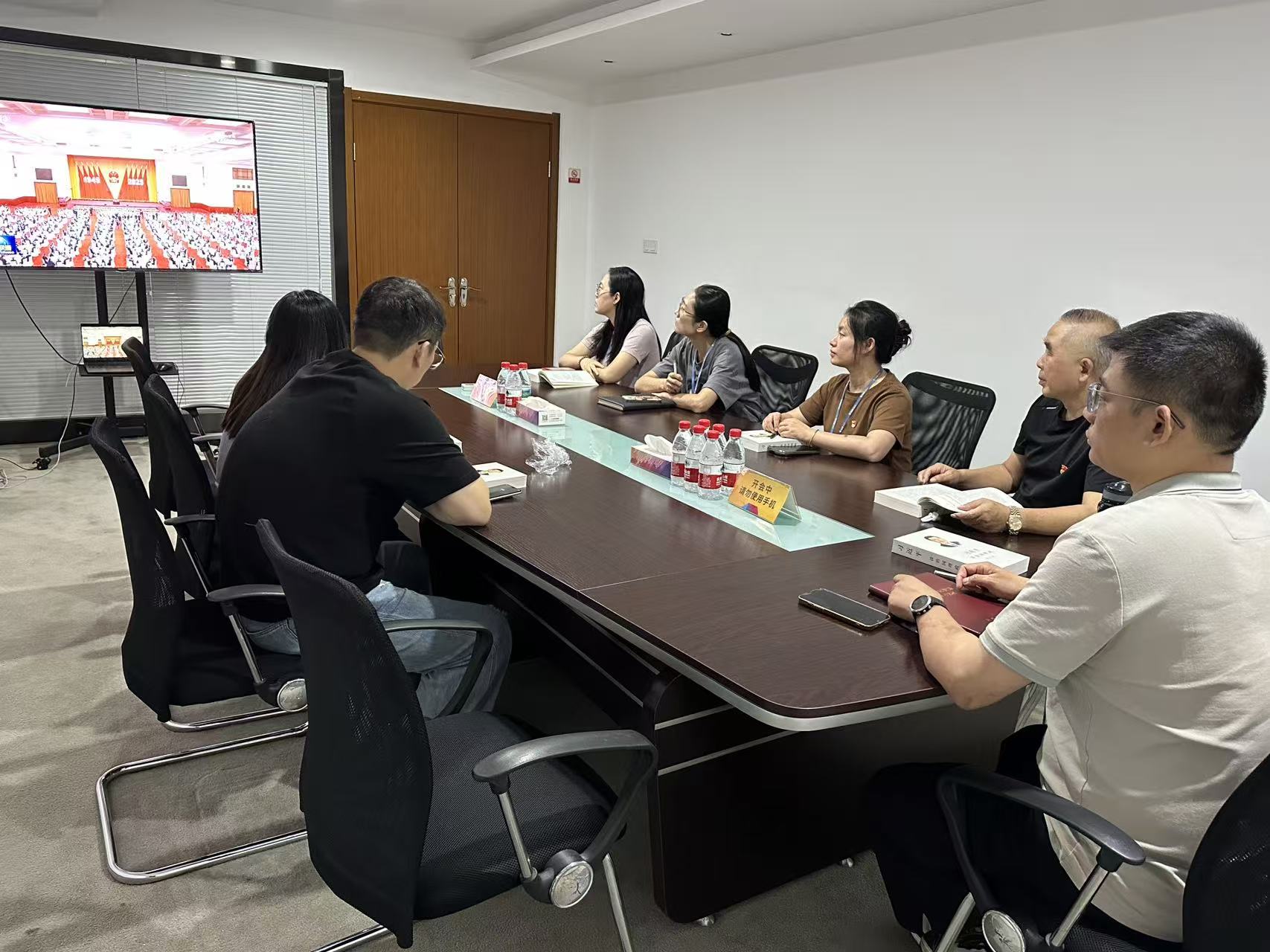 水晶城党支部发展10月党员固定活动