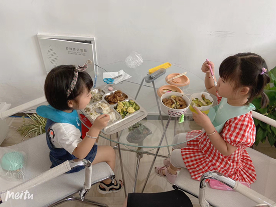 3499拉斯维加斯文创集团发展“关爱职工子女”暑期出格活动