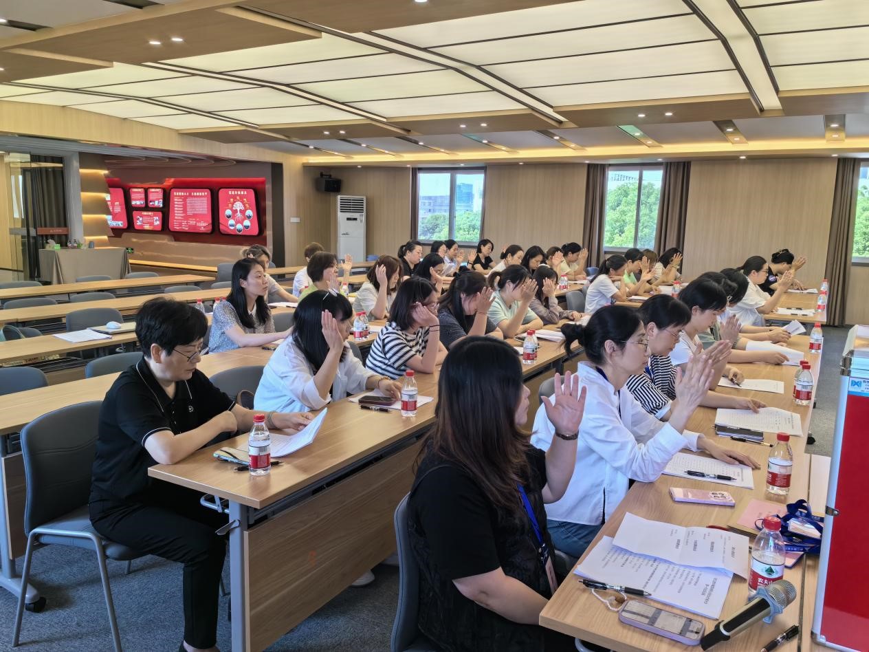 巾帼展风采 铿锵绽青春