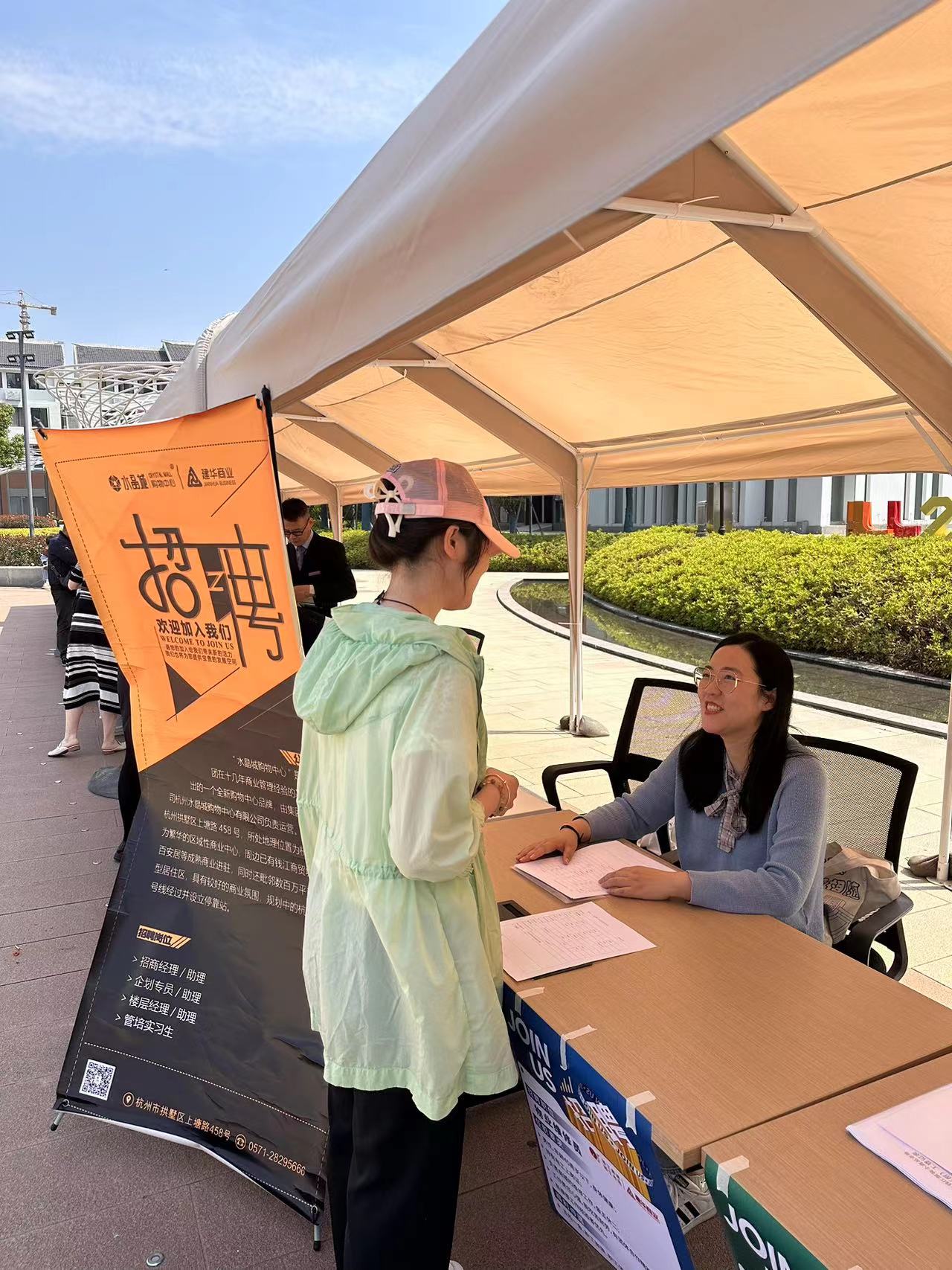 水晶城积极参与“春暖上塘，职等你来」匦聘会