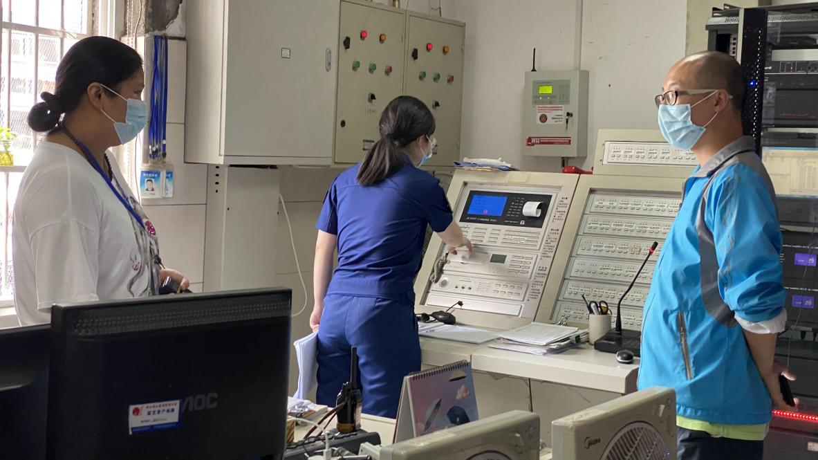 杭州市消防支队、拱墅区应急治理局结合走访钱江商城发展安全出产专项查抄