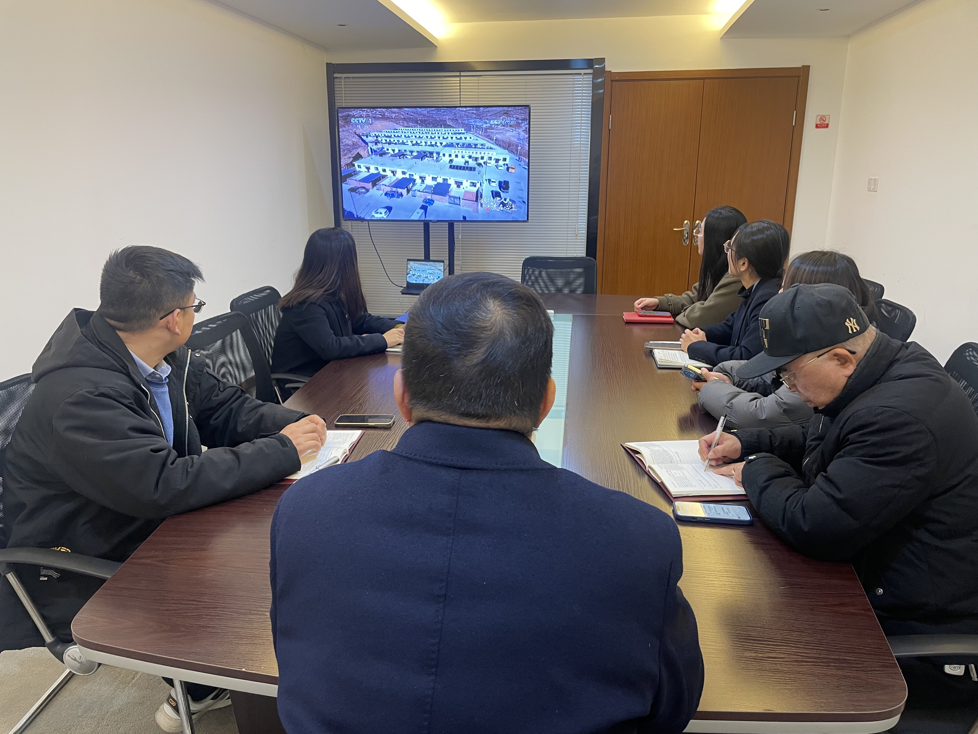 水晶城党支部发展2月党员固定活动