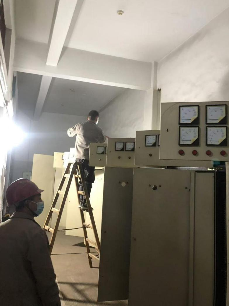 钱江商城物业部发展高配室守护保养工作