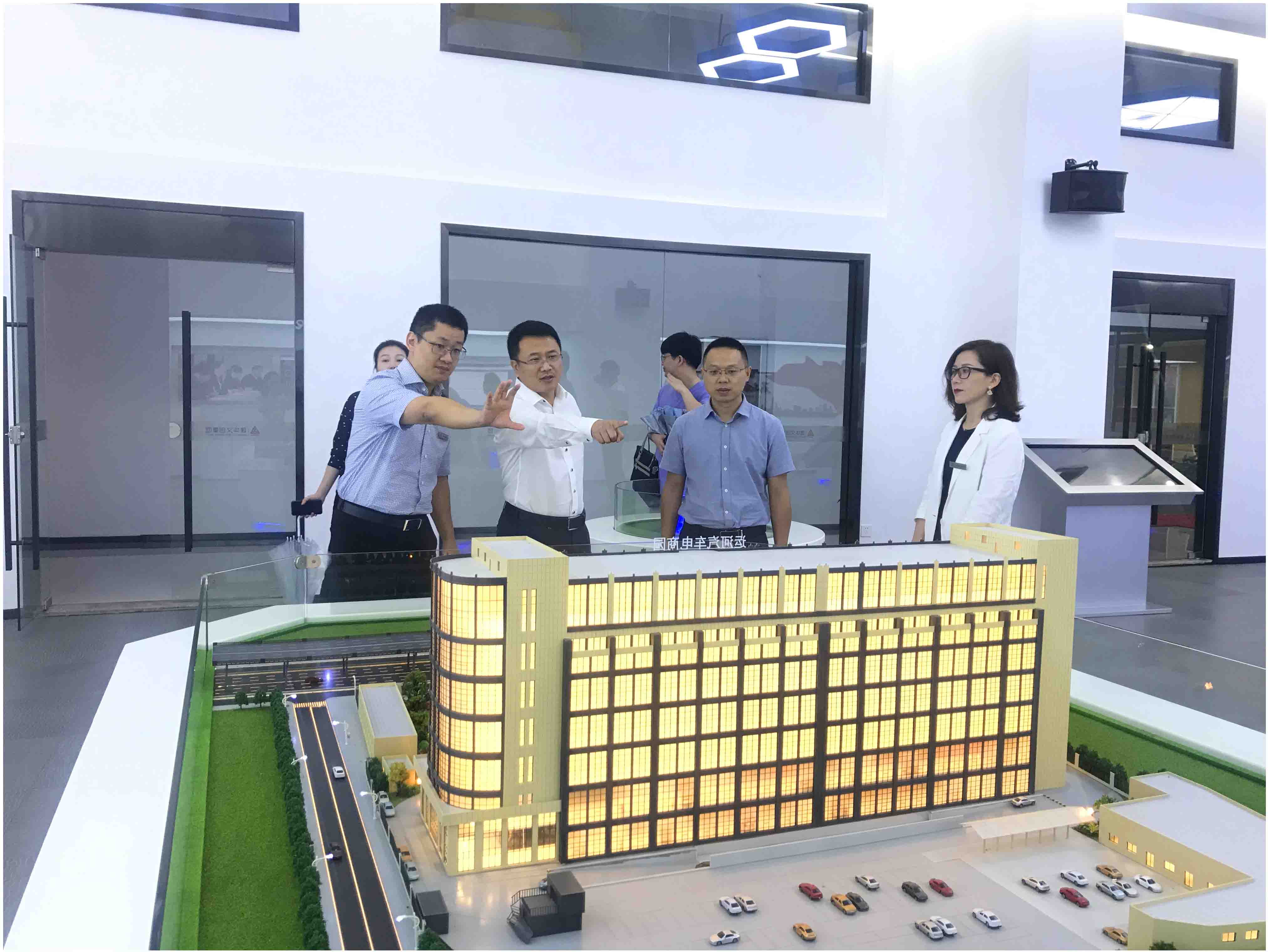 拱墅区副区长程晓东一行 光临运河汽车电商园调研