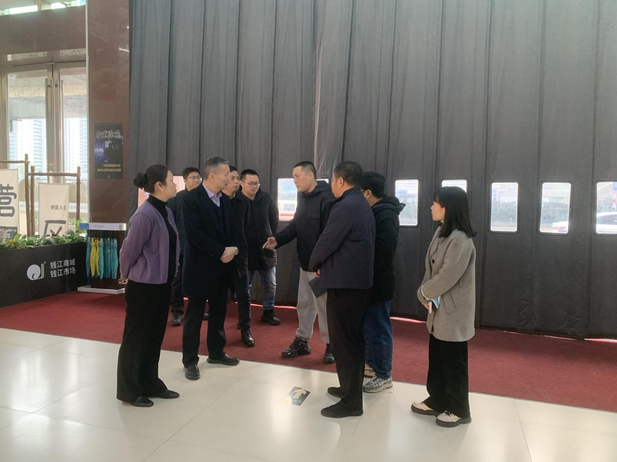 拱墅区应急治理局一行走访钱江商城发展专业市场消防安全调研工作