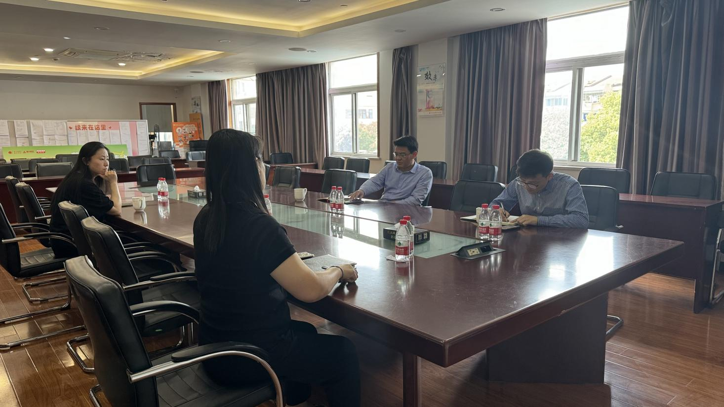 拱墅区人社局走访钱江商城发展劳动监察工作