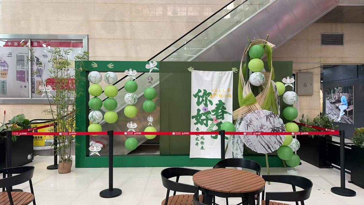 钱江商城焕新颜，春日美陈显活力