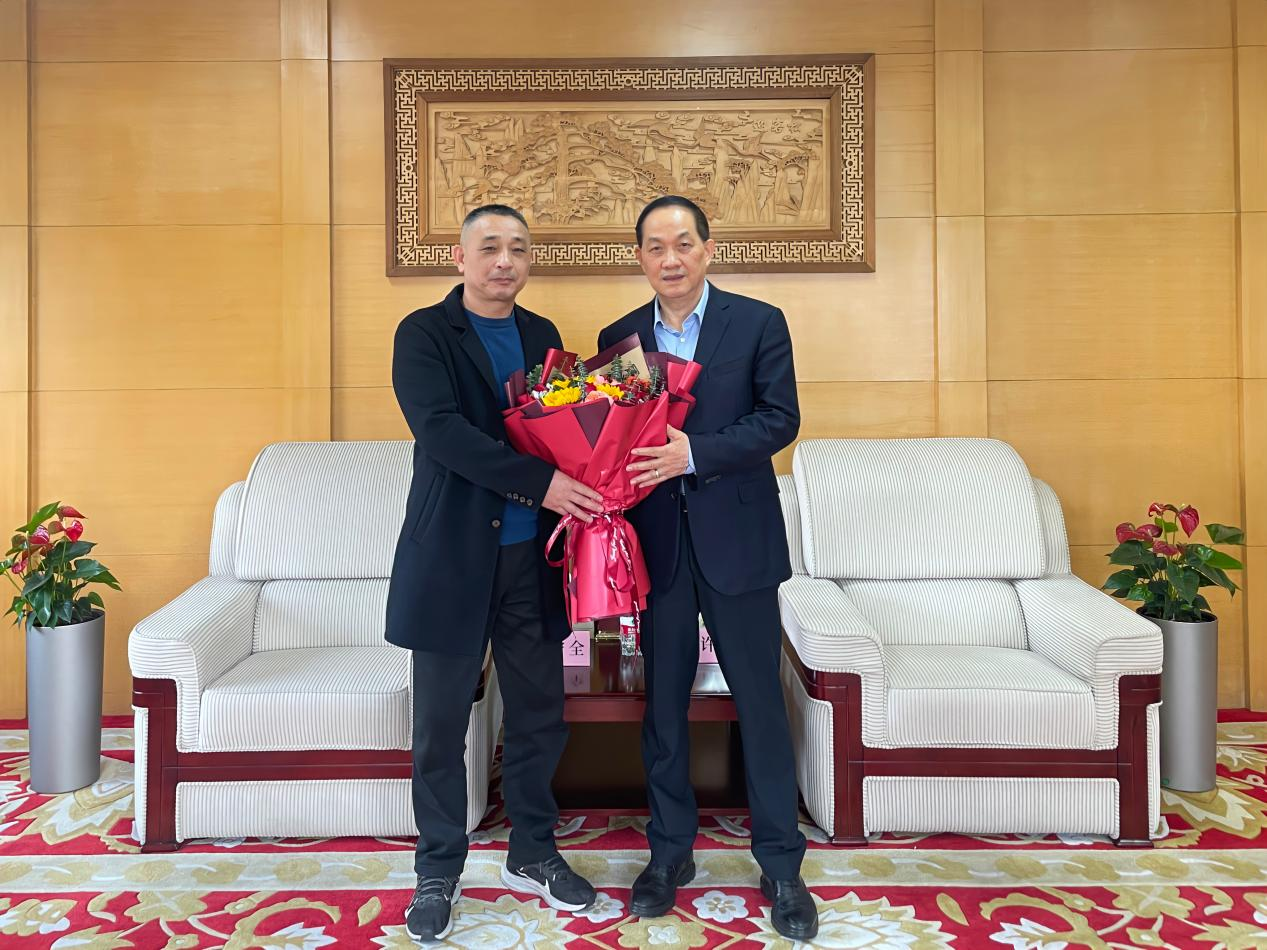 王守全主任慰问省级劳模许荣根——区总工会辅导赴浙江3499拉斯维加斯集团发展新春走访慰问活动