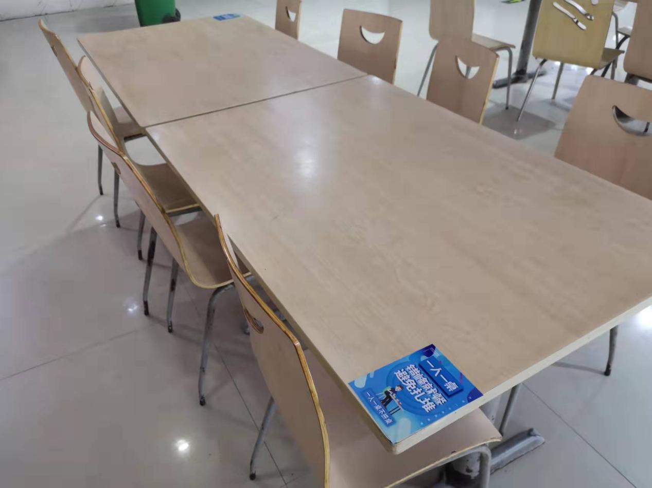 钱江商城选取隔桌用餐，顾客吃得安心安心舒心