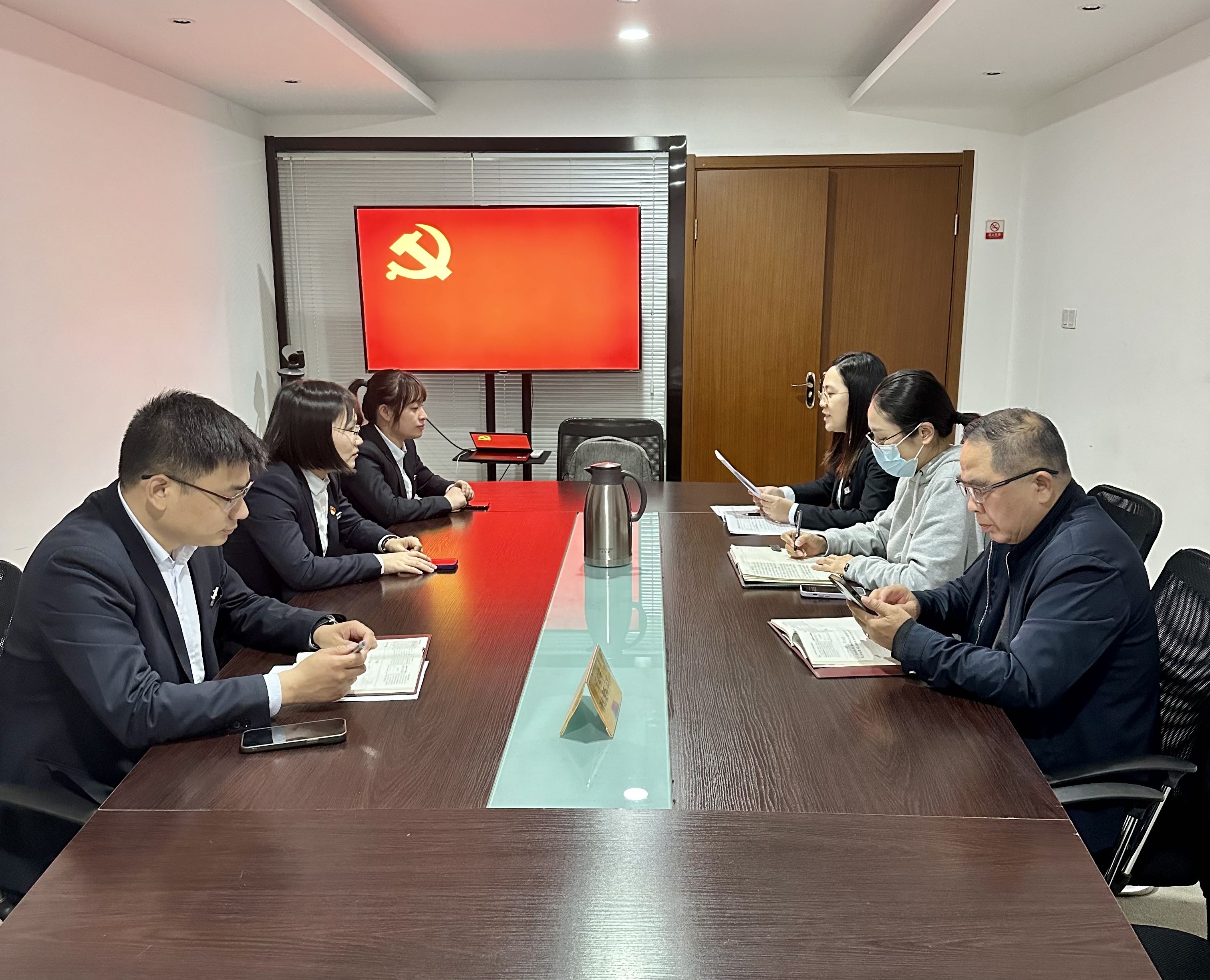 水晶城党支部发展3月党员会议