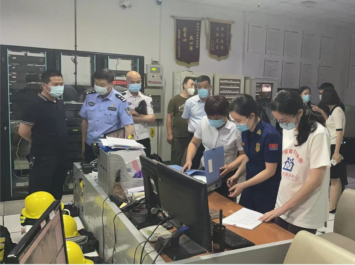 市消防支队光临水晶城查抄消防安全