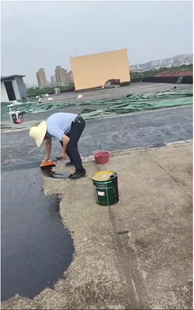 屋顶防水工程启动，保险商户经营无忧