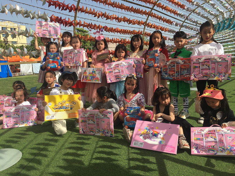 水晶城风车长廊摩登秀圆满进行